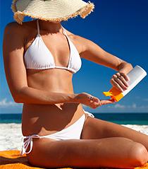 Les produits solaires peuvent-ils être des soins pour la peau ?